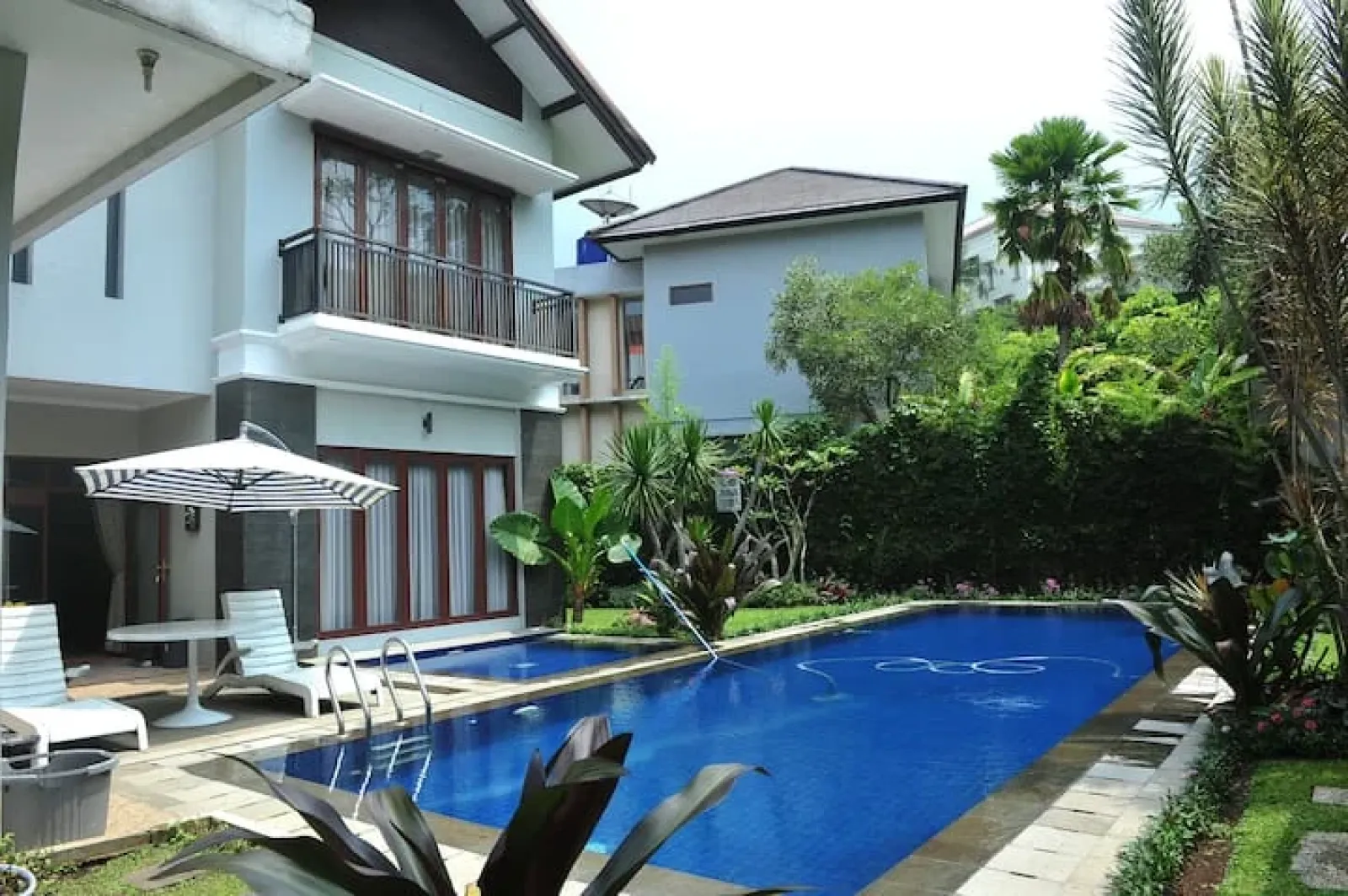 Rumah Villa Dago Resort Bandung Urara