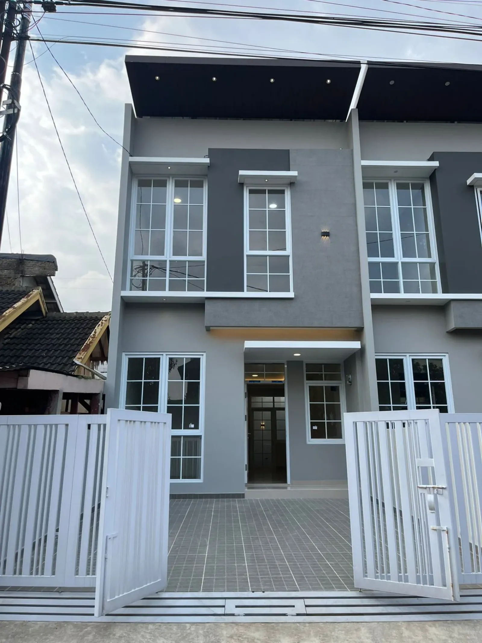 Rumah Baru, Minimalis Cisaranten, Kota Bandung